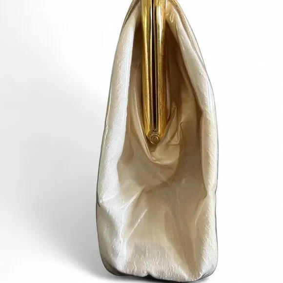 Vintage 50s white floral purse with gold hardware and plastic cover - Picture 2 of 9